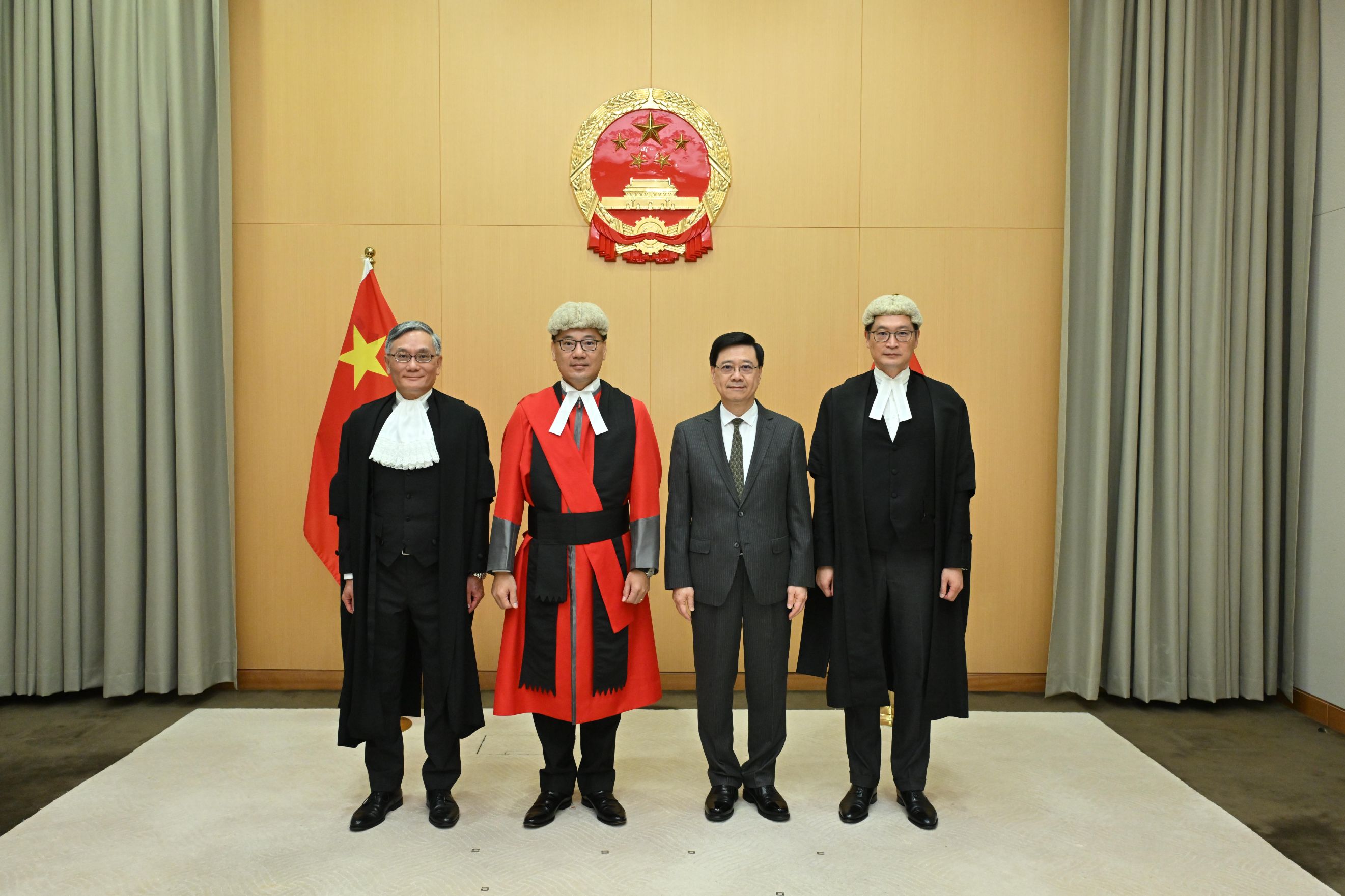 谭耀豪资深大律师（左二）获委任为高等法院原讼法庭法官